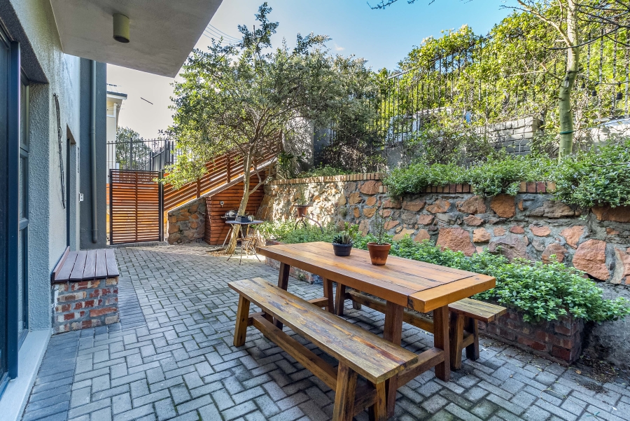 To Let 2 Bedroom Property for Rent in Vredehoek Western Cape